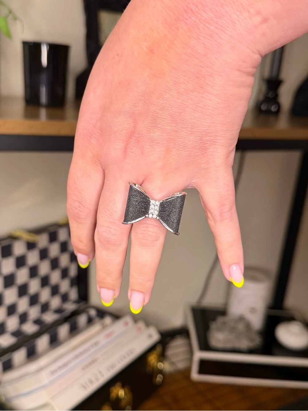 Black Glitter Bow Statement Ring Stretch Band